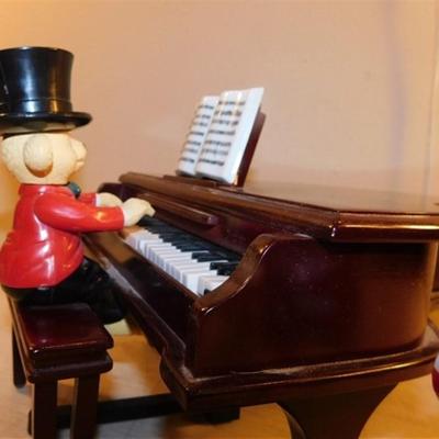 6337/257 Gold Label Collection ~ 7" ~ Animated Teddy Takes the Stage ~ Change Hats for Different Tunes