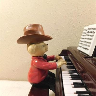 6337/257 Gold Label Collection ~ 7" ~ Animated Teddy Takes the Stage ~ Change Hats for Different Tunes