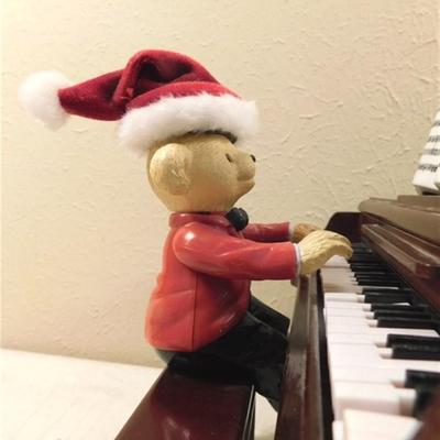 6337/257 Gold Label Collection ~ 7" ~ Animated Teddy Takes the Stage ~ Change Hats for Different Tunes