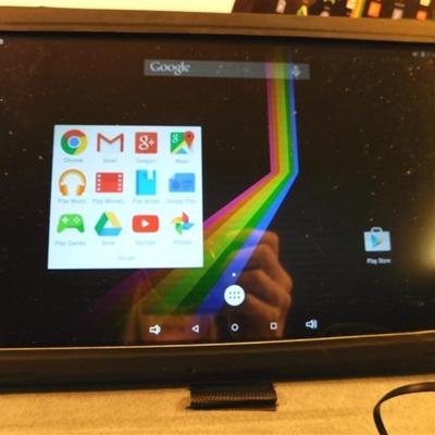 6337/175 Polaroid L10 Android 5.0 Lollipop 10.1 Tablet + Keyboard Case ( Needs new Keyboard if u want to use that way)