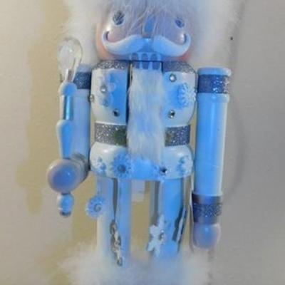 6337/129 Holly Adler ~ Kurt Adler Brand ~ 25" ~ Nutcracker