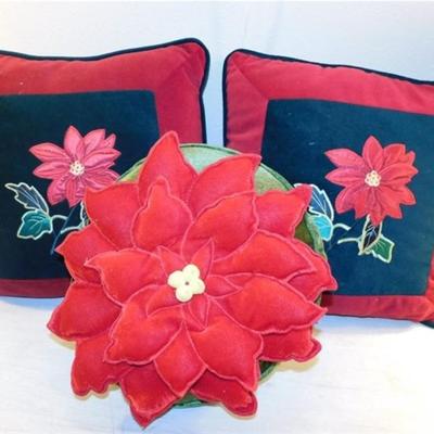 6337/303 Lot of 3 Christmas Throw Pillows
