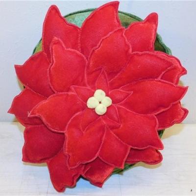 6337/303 Lot of 3 Christmas Throw Pillows