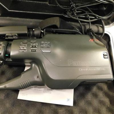6337/211 Vintage PV-500D Omni Movie Camcorder Battery and Charger in Case