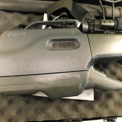 6337/211 Vintage PV-500D Omni Movie Camcorder Battery and Charger in Case