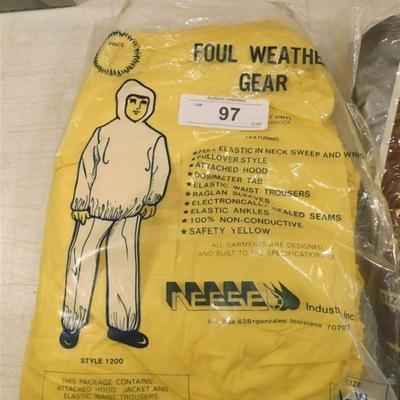 6337/97 Miscellaneous Lot of Utility Items ~ TV Screen Cleaner / Jogging Exercise Suit/ Foul Weather Gear