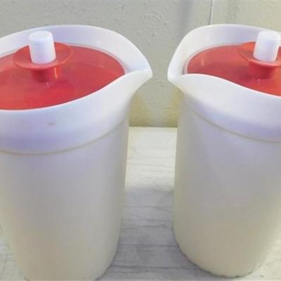 6337/269 Lot of 2 ~ Vintage Tupperware Pitchers 8.25" ~ Yellow