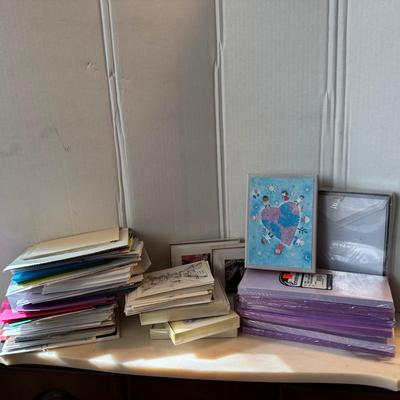 816 Large lot of Greeting Cards