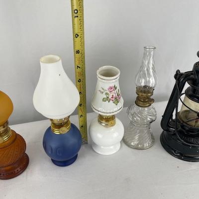 4 small oil lamps & 1 Feuerhand lantern
