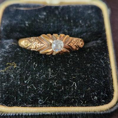 Vintage Ring w Diamond 16.4mm 2.01 grams