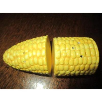 Sakura “David Carter Brown” Farmstand corn on the cob salt and pepper shakers