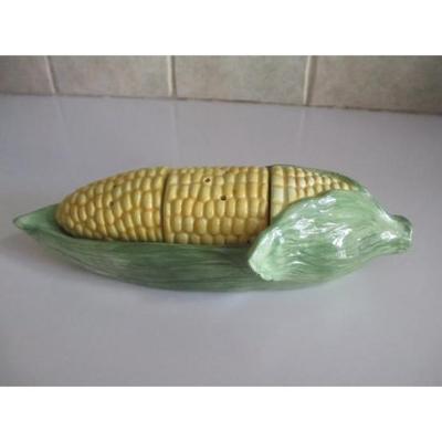 Sakura “David Carter Brown” Farmstand corn on the cob salt and pepper shakers