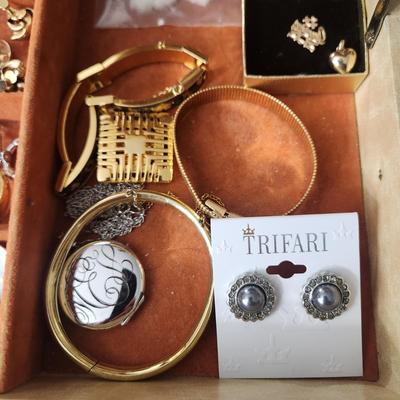Jewelry Box Fill w costume jewelry Earings, necklaces, brooches, pins and more