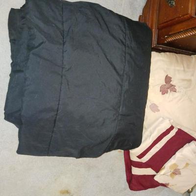 FULL SIZE COMFORTER W/THROW PILLOWS AND A BLANKET