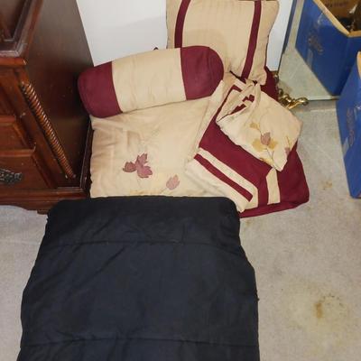 FULL SIZE COMFORTER W/THROW PILLOWS AND A BLANKET