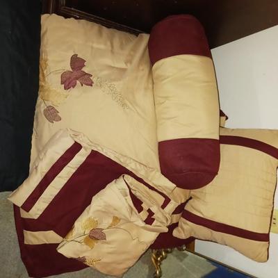 FULL SIZE COMFORTER W/THROW PILLOWS AND A BLANKET