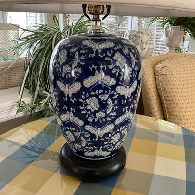 271 Blue & White Pottery Lamp
