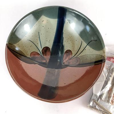 287 Center Piece Bowl & Nut Crackers