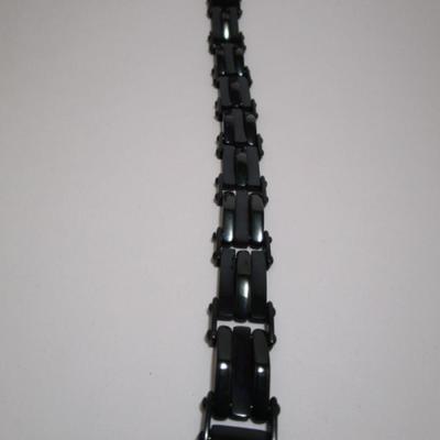 8-3/4" black linked stainless steel bracelet