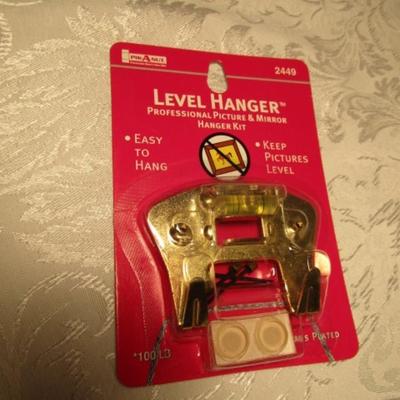 2 Level hanger, professional picture hanger kits