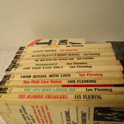 10 Ian Fleming 007 books