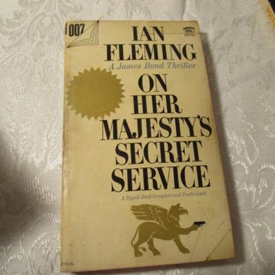 10 Ian Fleming 007 books