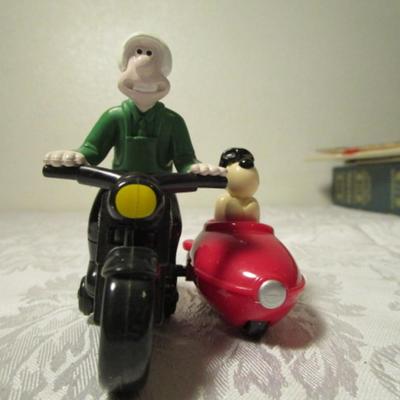 Wallace & Gromit pull-back toy motorcycle with side car