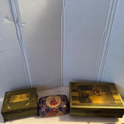 830 Set of 3 Vintage Trinket / Jewelry Boxes