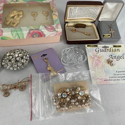 Fancy jewelry and brooches