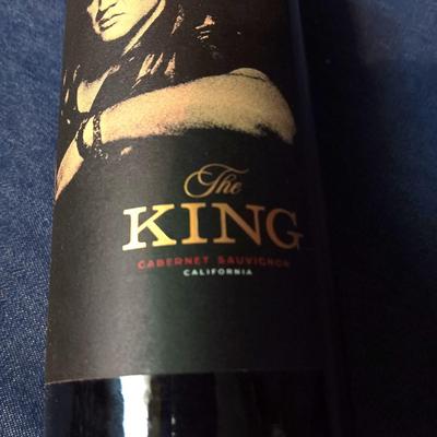 SEALED BOTTLE OF THE KING CABERNET CALIFORNIA WINE