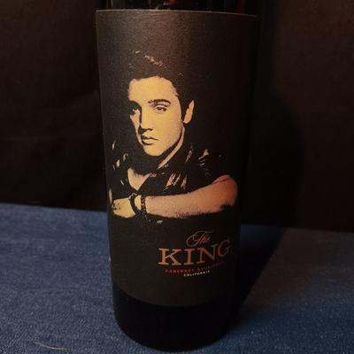 SEALED BOTTLE OF THE KING CABERNET CALIFORNIA WINE