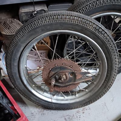 HUGE LOT OF PARTS FOR HARLEY DAVIDSON EARLY YEARS MOTORCYCLES