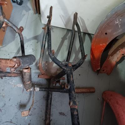 HUGE LOT OF PARTS FOR HARLEY DAVIDSON EARLY YEARS MOTORCYCLES