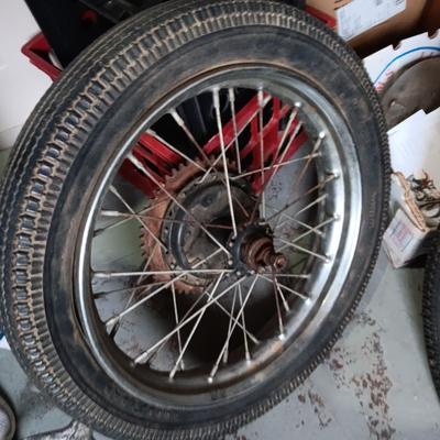HUGE LOT OF PARTS FOR HARLEY DAVIDSON EARLY YEARS MOTORCYCLES