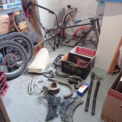 HUGE LOT OF PARTS FOR HARLEY DAVIDSON EARLY YEARS MOTORCYCLES