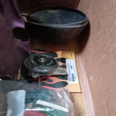 HUGE LOT OF PARTS FOR HARLEY DAVIDSON EARLY YEARS MOTORCYCLES