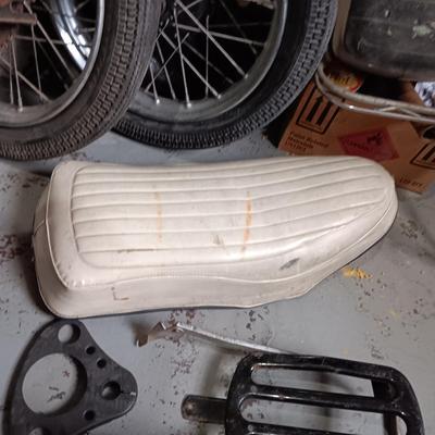 HUGE LOT OF PARTS FOR HARLEY DAVIDSON EARLY YEARS MOTORCYCLES