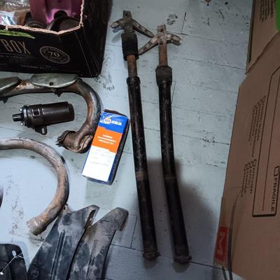 HUGE LOT OF PARTS FOR HARLEY DAVIDSON EARLY YEARS MOTORCYCLES