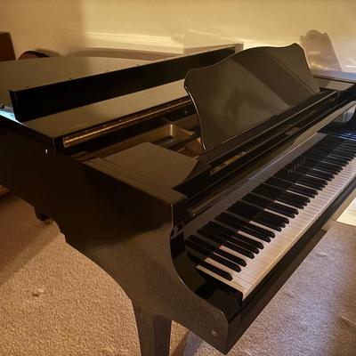 Yamaha G3 Baby Grand Piano -Like New