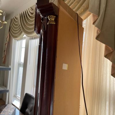 Corner Curio Cabinet w/Light