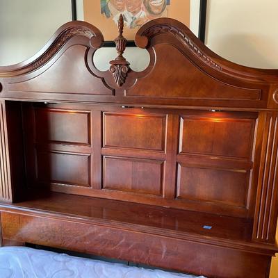 Traditional Victorian Style Cherry Wood Queen Size Bed with Storage and Lighting