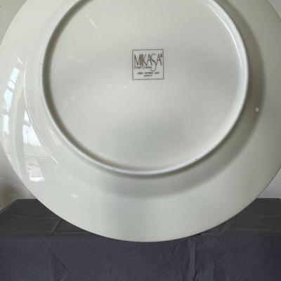 Mikasa Lace Print with Gold Trim Fine China Set of 5