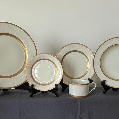 Mikasa Lace Print with Gold Trim Fine China Set of 5