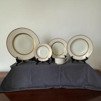 Mikasa Lace Print with Gold Trim Fine China Set of 5