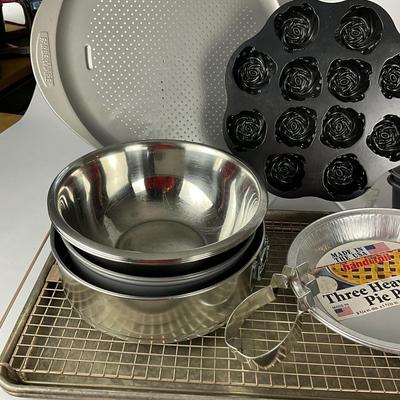 162. Large Baking Lot
