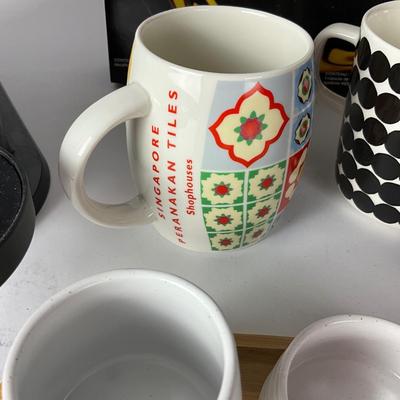 172. NESPRESSO Vertuo Machine with Merrimeko Mug