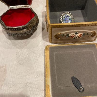 2 trinket boxes with pin