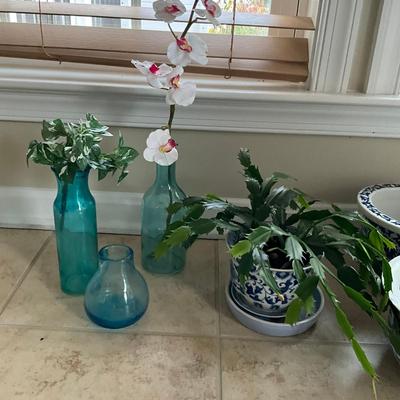 306 Lot of Blue & White Flower Pots & Other Items