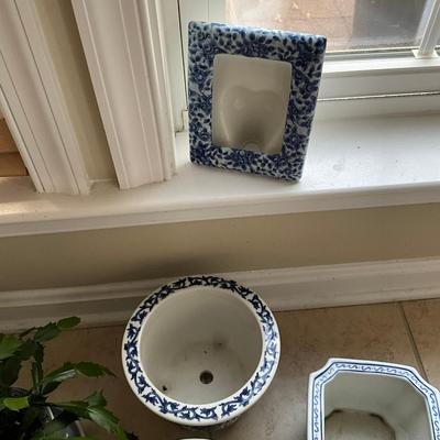 306 Lot of Blue & White Flower Pots & Other Items