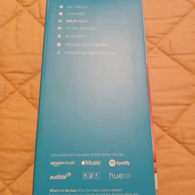 Echo Smart speaker Alexa - stream music - Control smart home devices